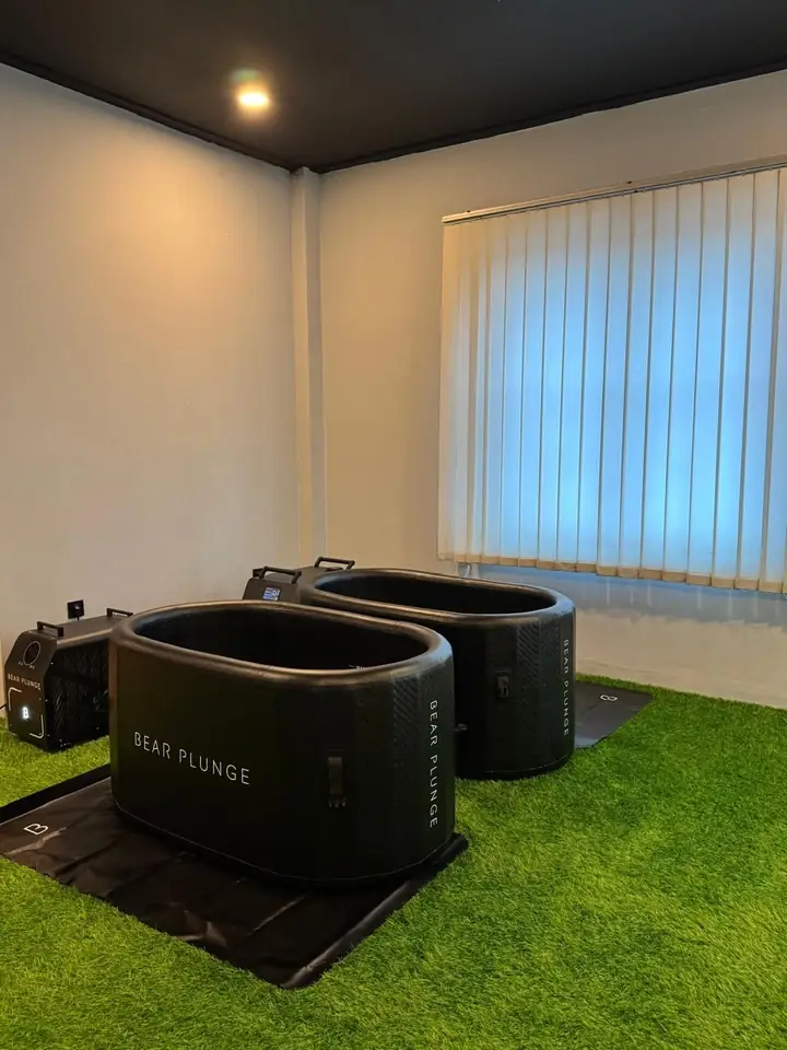 Two ice plunge tubs on turf in the recovery room